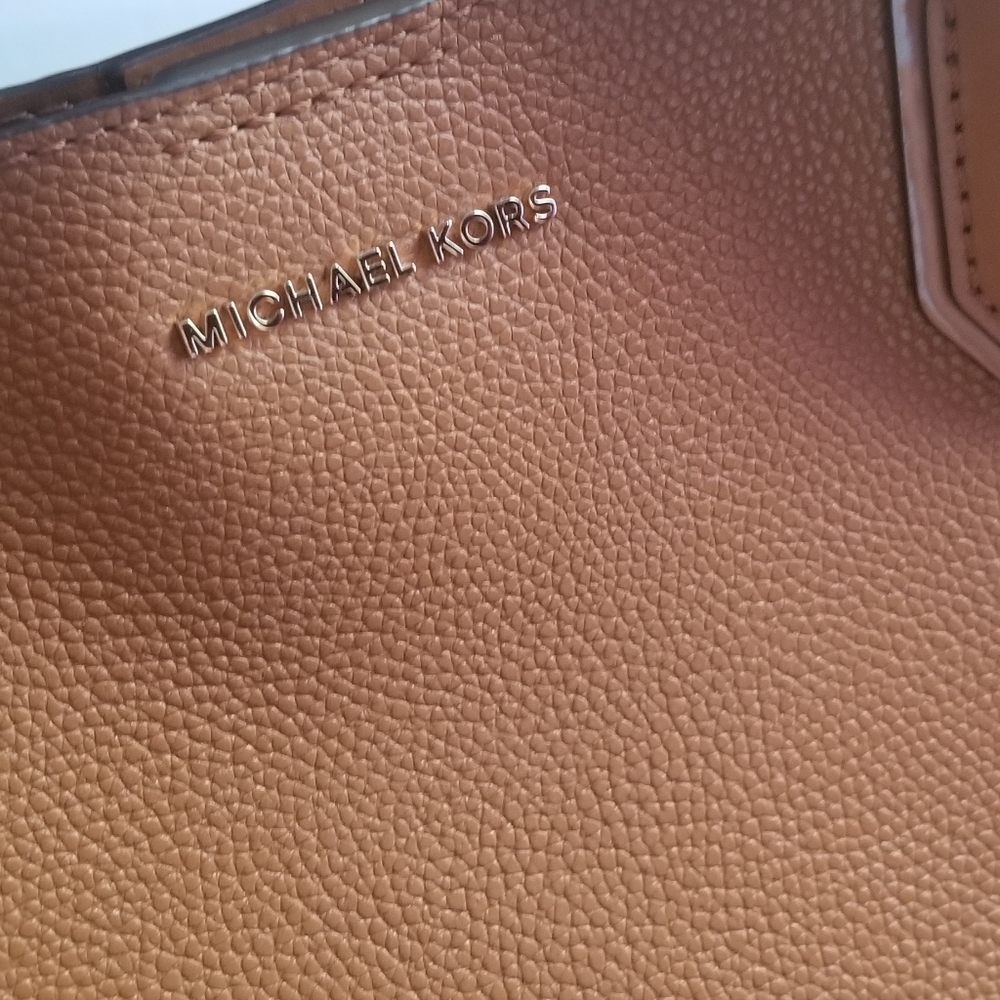 Sold on Vinted. Michael kors purse - Picture 2 of 4